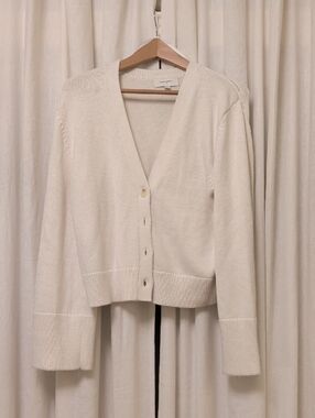Banana Republic Cream V-Neck Button-Up Cardigan